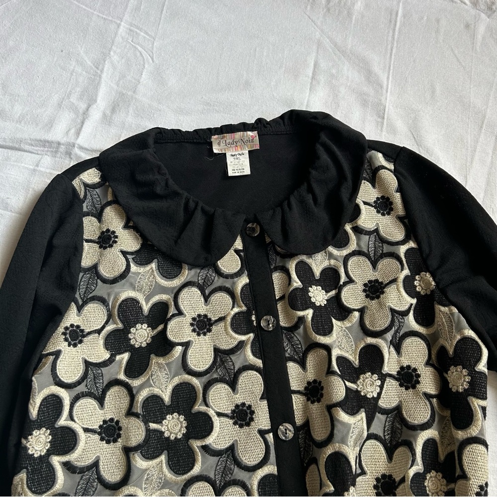 Vintage | Lady Noiz Gold and Black Flower Embroidered Formal Blouse - Picture 6 of 9